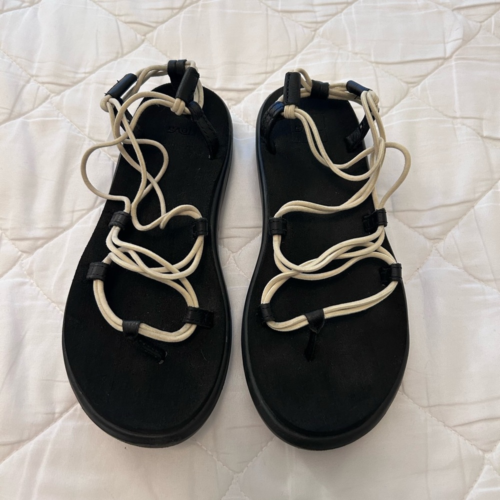 Teva Women's Voya Infinity Sandals 8 Black and White